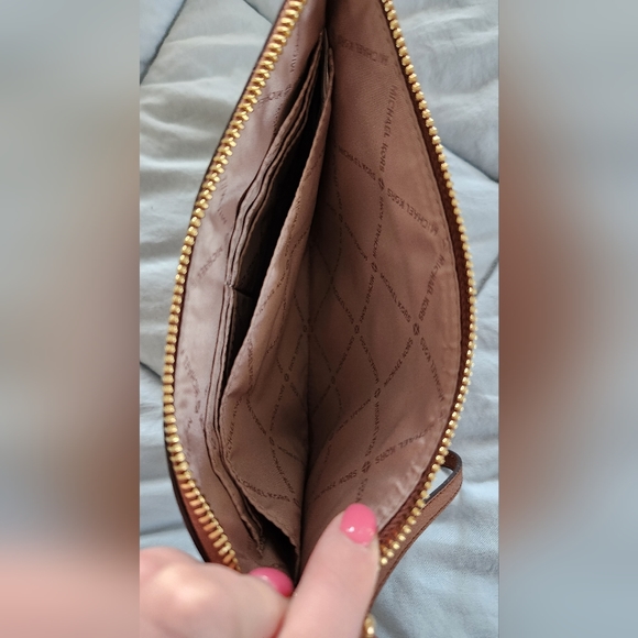 EUC Michael Kors Jet Set Travel Leather Clutch Wristlet - Picture 5 of 9